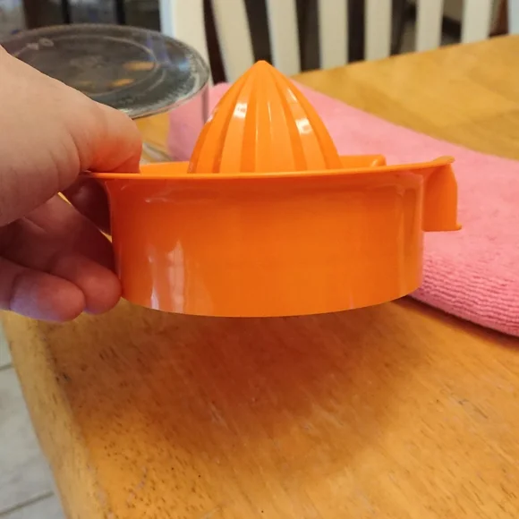 - Manual juicer.. REAMER - Picture 6 of 13